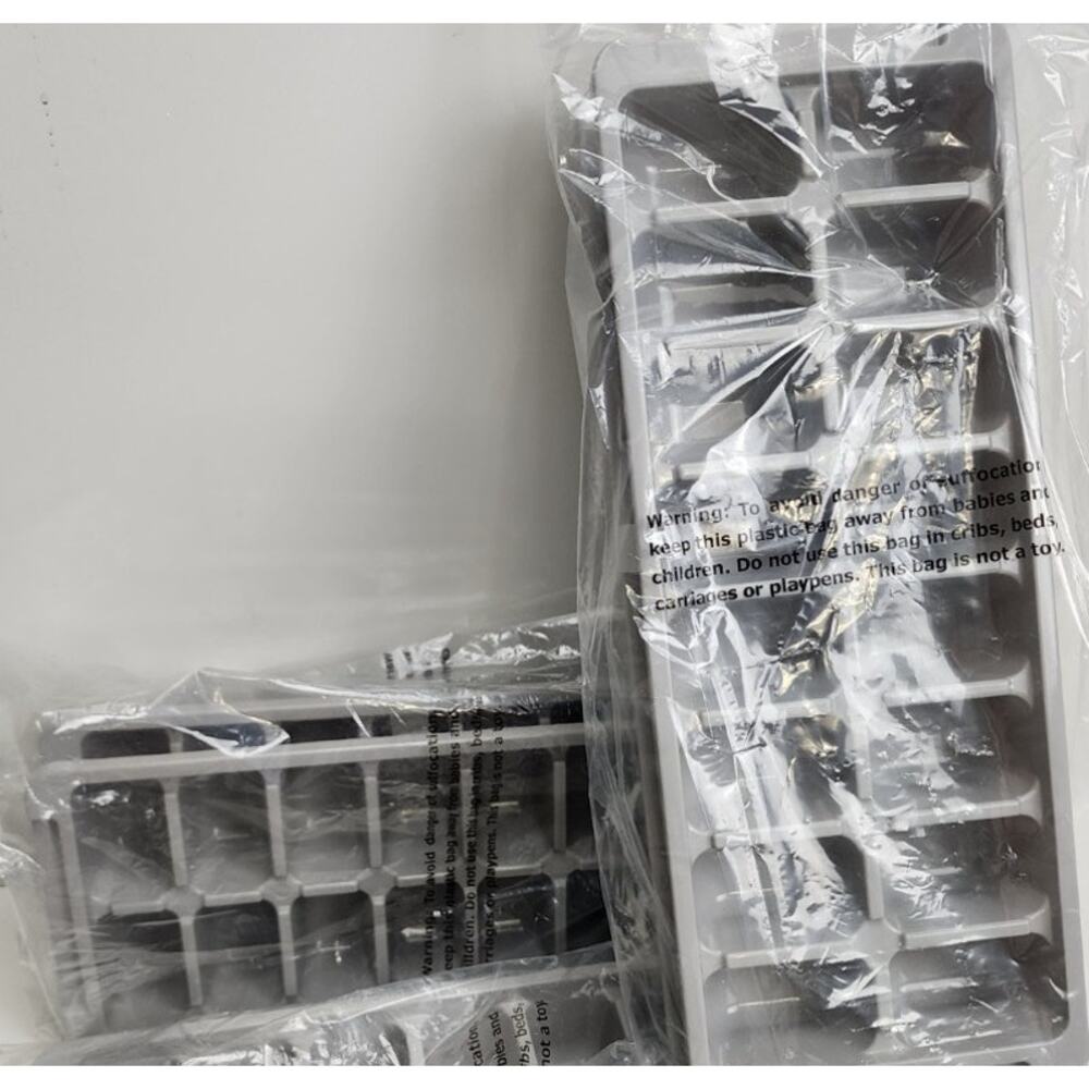 Target Gray BPA Free Plastic Stackable Set of 2 Ice Cube Trays (Total of 4) NEW